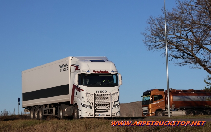 Iveco S-Way, Volvo FH, Finland